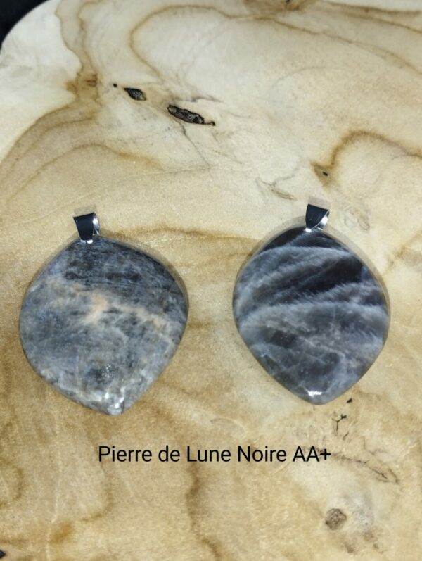 Pierre de Lune noire en pendentif AA+