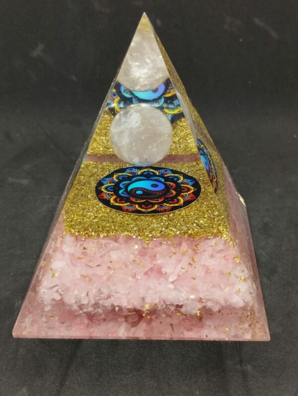 Pyramide Orgonite en Quartz rose