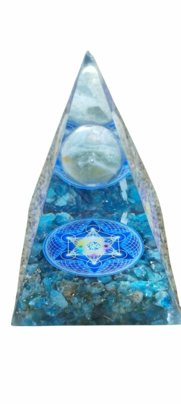 Pyramide Orgonite en Apatite